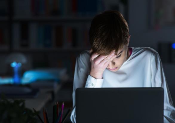 经常熬夜抽烟的人会爆瘦吗？失眠的时候应该继续睡吗