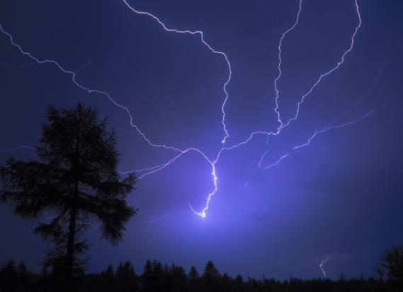 雷电天气怎么保护自己？雷电黄色预警严重吗