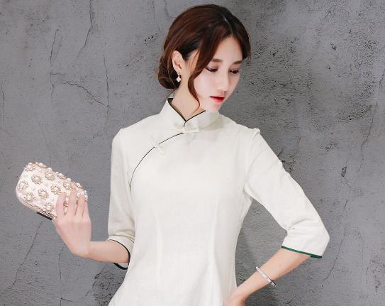 衣服上的碘酒印子怎么消除？大量出汗衣服上有白色的正常吗