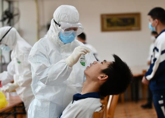 核酸检测准确率是百分之百的吗？核酸检测手套碰到嘴唇会不会交叉感染？