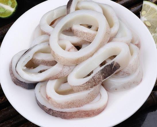 炒鱿鱼加什么调料？怎样挑选到好的鱿鱼圈？