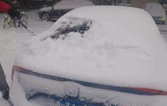 车上积雪过多会把车压坏吗？车上有雪用什么扫比较好？