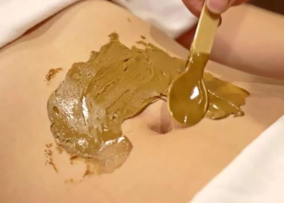 美容院的泥灸一般是什么成分？美容院的泥灸是别人重复用过的吗？
