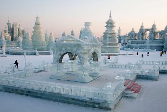 哈尔滨冰雪大世界门票包含哪些项目？哈尔滨冰雕节在哪里举办？