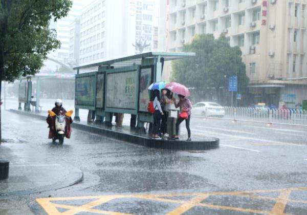 暴雨来临时哪里最危险？下暴雨汽车停地下车库安全吗