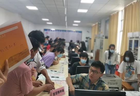 助学贷款没下来怎么交学费？助学贷款毕业就要马上还吗