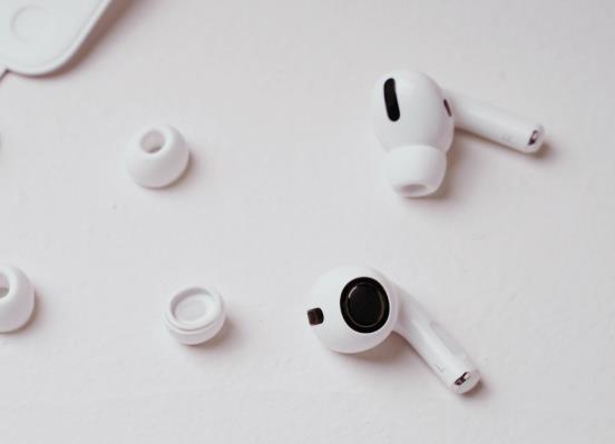 airpods2自动弹窗怎么弄？为什么摘了airpods还在播放？