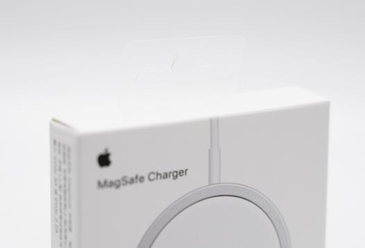 MagSafe外接电池和磁吸充电宝有什么区别？MagSafe外接电池好用吗