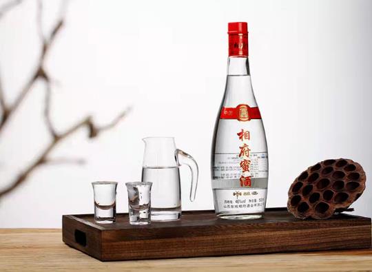 纯粮酒与勾兑酒有什么区别？白酒发黄是好还是不好