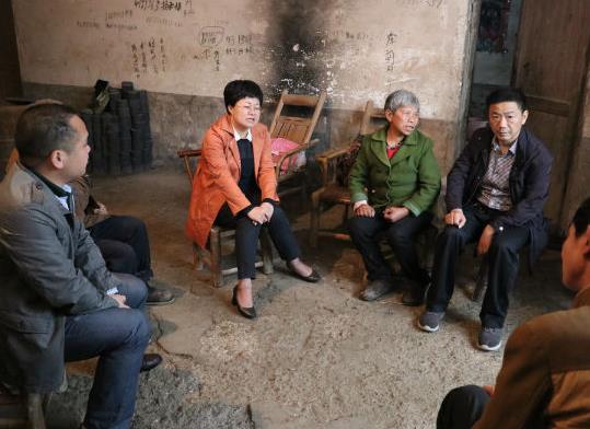 怎么在网上查自己是不是贫困户？2022年学生如何申请建档立卡？