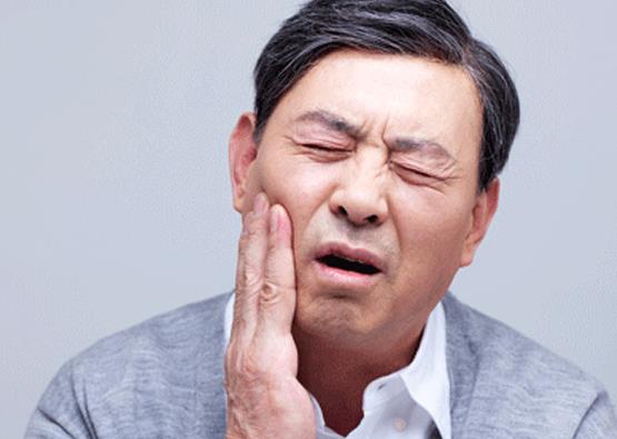 牙龈出血时，不刷牙只漱口可以吗？牙龈经常出血的患者，在日常生活中应注意哪些事？