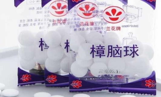 樟脑丸可以露天放吗 一个房间放多少樟脑丸