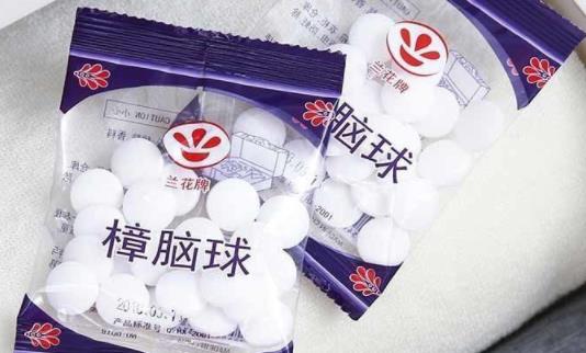 樟脑丸可以露天放吗 一个房间放多少樟脑丸