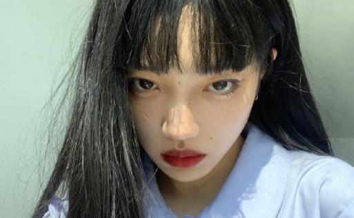 身份证戴美瞳会反光吗 拍身份证可以烫头发吗