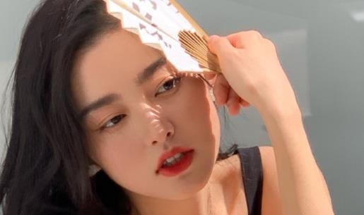 拍身份证有刘海怎么办 拍身份证可以带不明显的美瞳吗