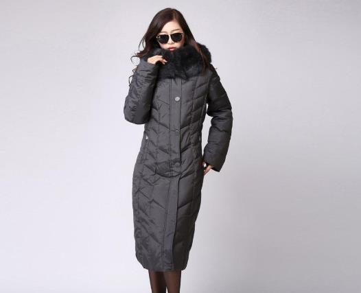 洗完的羽绒服有白印怎么办？羽绒服隔年变黄了怎么洗干净