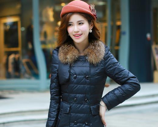 自己洗的羽绒服为什么会有黄印子？羽绒服放了一年发黄了咋整
