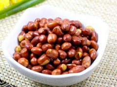 5种食物会诱发痤疮-花生奶制品上榜