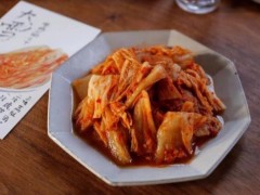 做腌菜没有石头拿什么压？辣白菜太咸了怎么办？