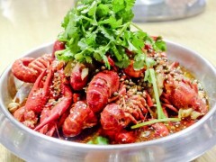 小龙虾煮老了肉质有区别吗？小龙虾加啤酒后煮多久可以出锅？