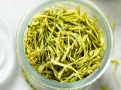 金银花泡水需要炒熟了泡水吗 金银花正确的泡水方法