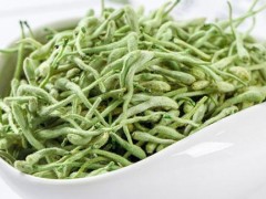金银花泡水后可以吃吗 金银花泡了变绿色正常吗