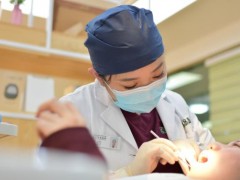 拔牙止血棉能一直放里面吗？拔牙棉球咬了24小时伤口会不会难愈合