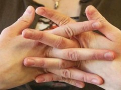 为什么掰手指头会响？掰手指关节响好不好