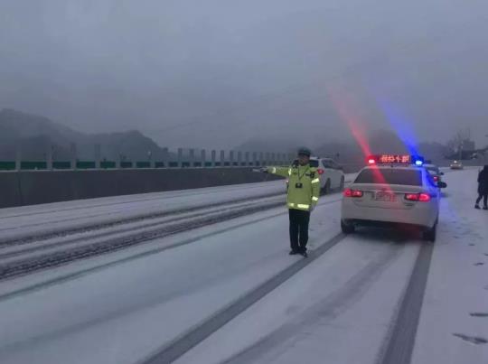 高速暴风雪后多长时间能通车？下雪了高速路还能走吗