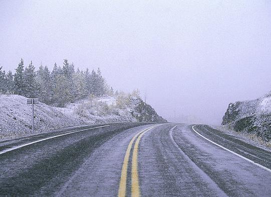 高速暴风雪后多长时间能通车？下雪了高速路还能走吗