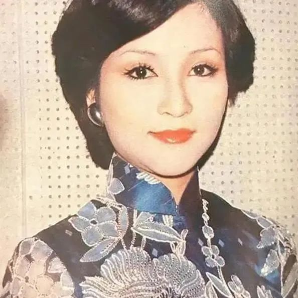 狄波拉年轻颜值巅峰(“一代美后”狄波拉的香江艳史)