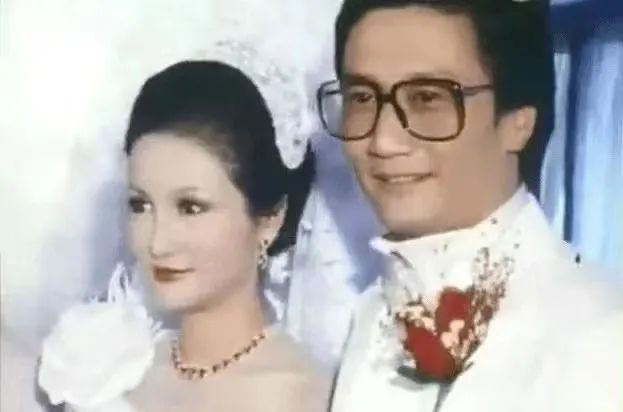 狄波拉年轻颜值巅峰(“一代美后”狄波拉的香江艳史)