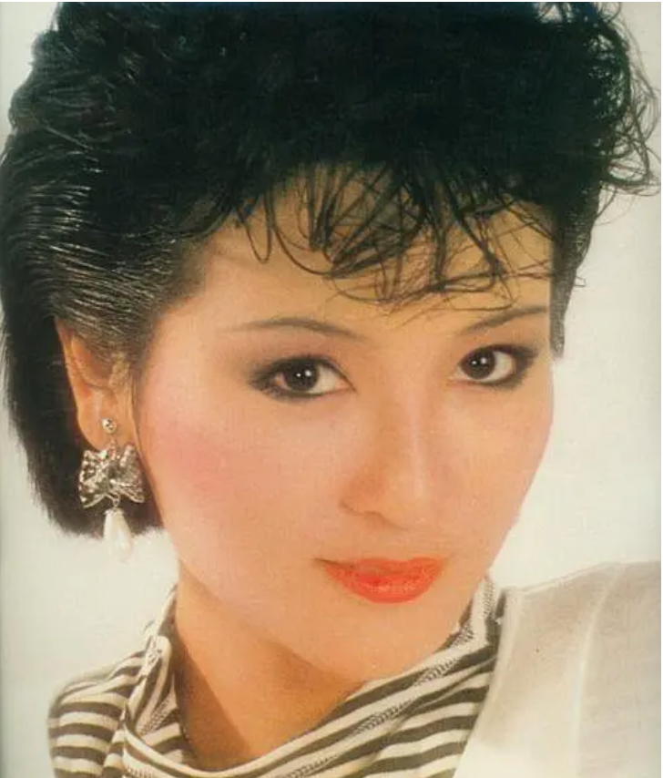 狄波拉年轻颜值巅峰(“一代美后”狄波拉的香江艳史)