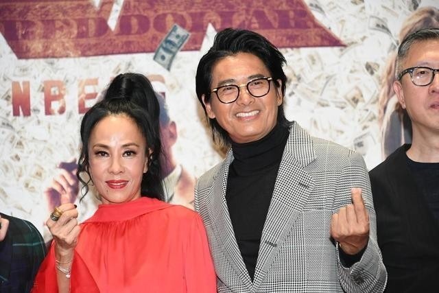 周润发妻子是谁(周润发和老婆陈荟莲亮相)
