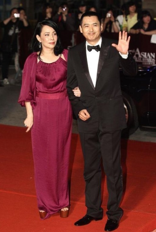 周润发妻子是谁(周润发和老婆陈荟莲亮相)