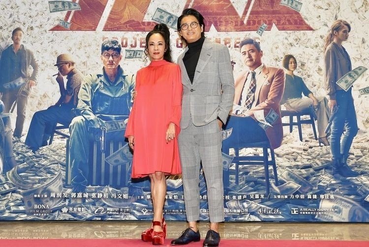 周润发妻子是谁(周润发和老婆陈荟莲亮相)