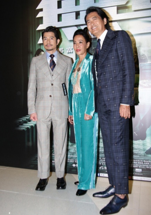 周润发妻子是谁(周润发和老婆陈荟莲亮相)