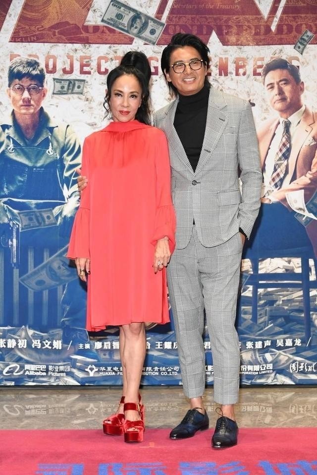 周润发妻子是谁(周润发和老婆陈荟莲亮相)