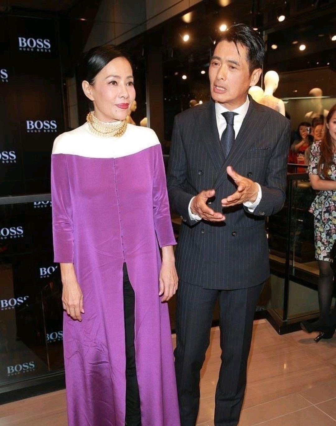 周润发妻子是谁(周润发和老婆陈荟莲亮相)