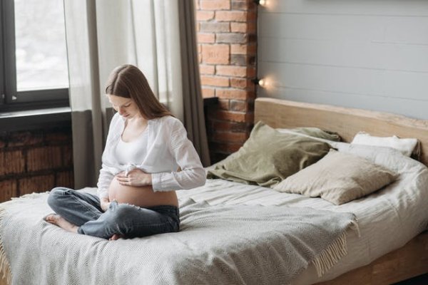 孕妇吃甘蔗根熬水催生吗