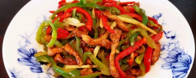 鸡肉丝炒什么好吃 鸡肉丝搭配青红椒腰果一起炒更有食欲