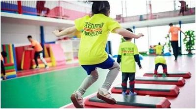 哪些运动不适合小孩子？5种容易伤害孩子身体的运动