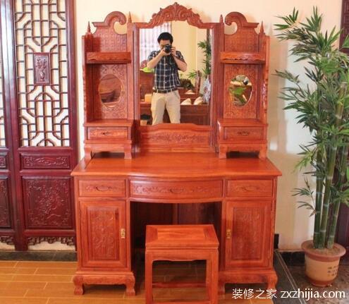 梳妆台尺寸多少合适？女主人的舞台