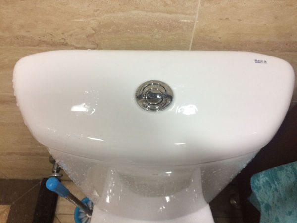 马桶水箱盖安装方法   马桶水箱盖坏了怎么办