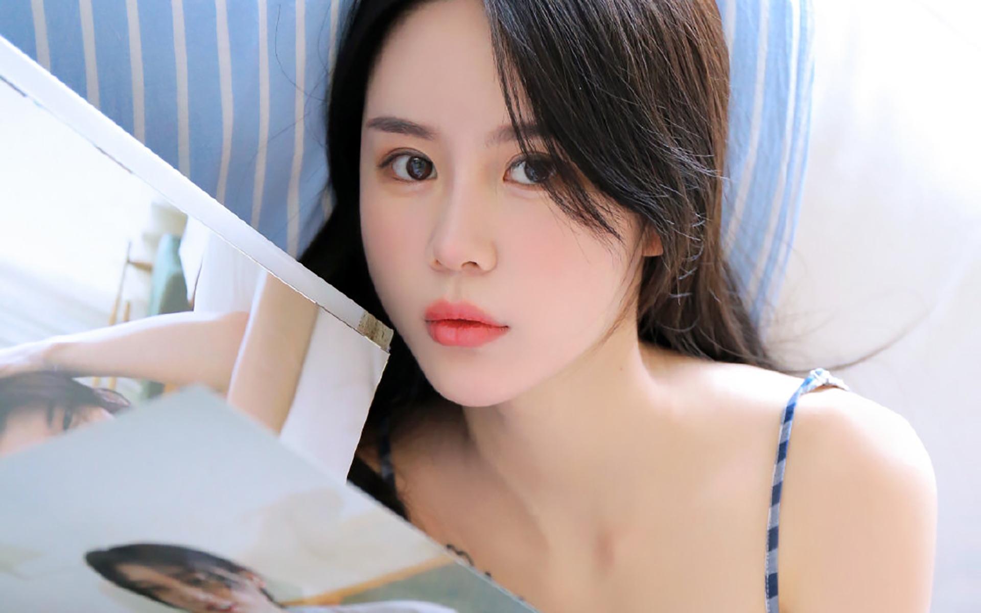 女友喜欢和别的男人搂搂抱抱