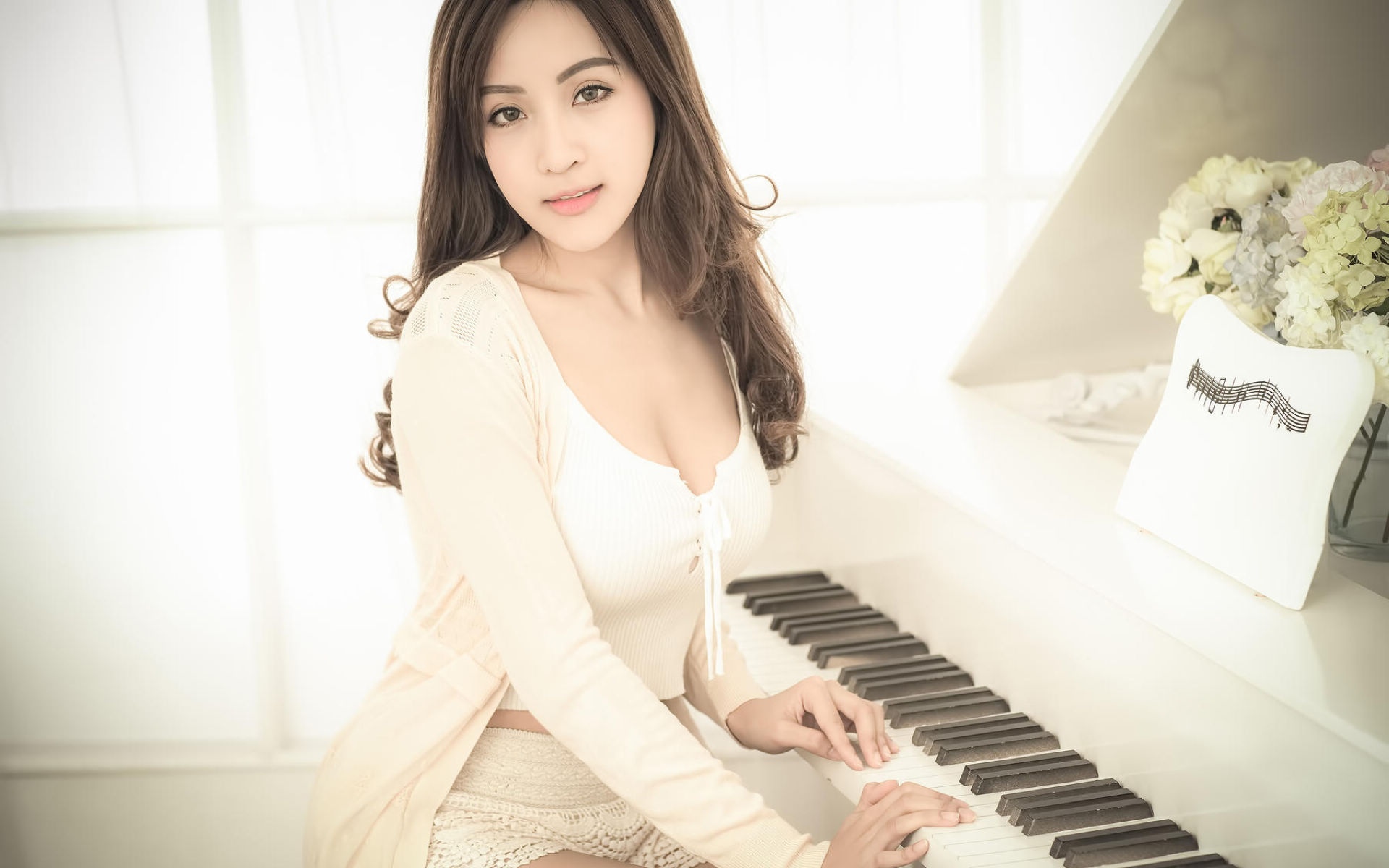 李晨求婚范爷：李晨求婚范爷成功 心形石头求婚获女神芳心