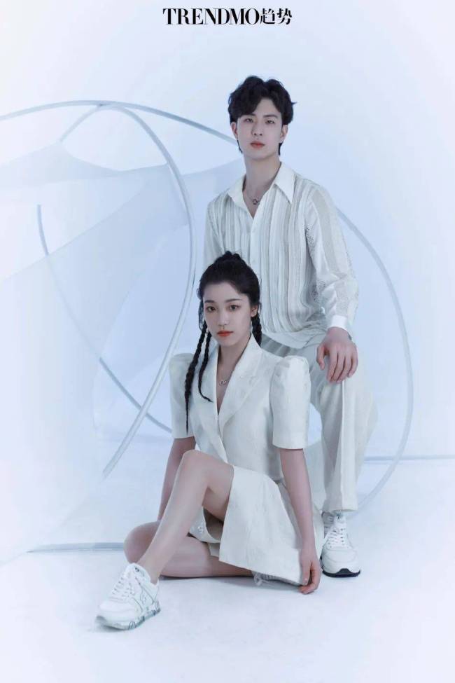 王诗玥柳鑫宇合体拍写真 CP感太强真的不是情侣吗