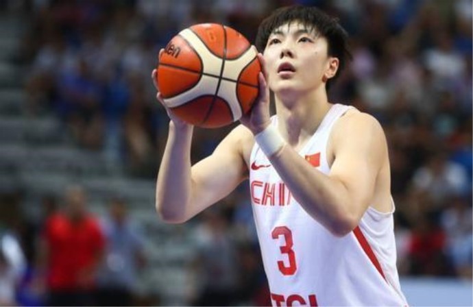 胡明轩年薪是多少 易建联年薪两千万不值这个价