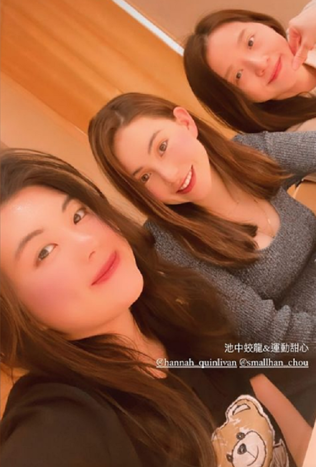 昆凌孕期与好友小聚 发福明显一圈孕肚超抢镜