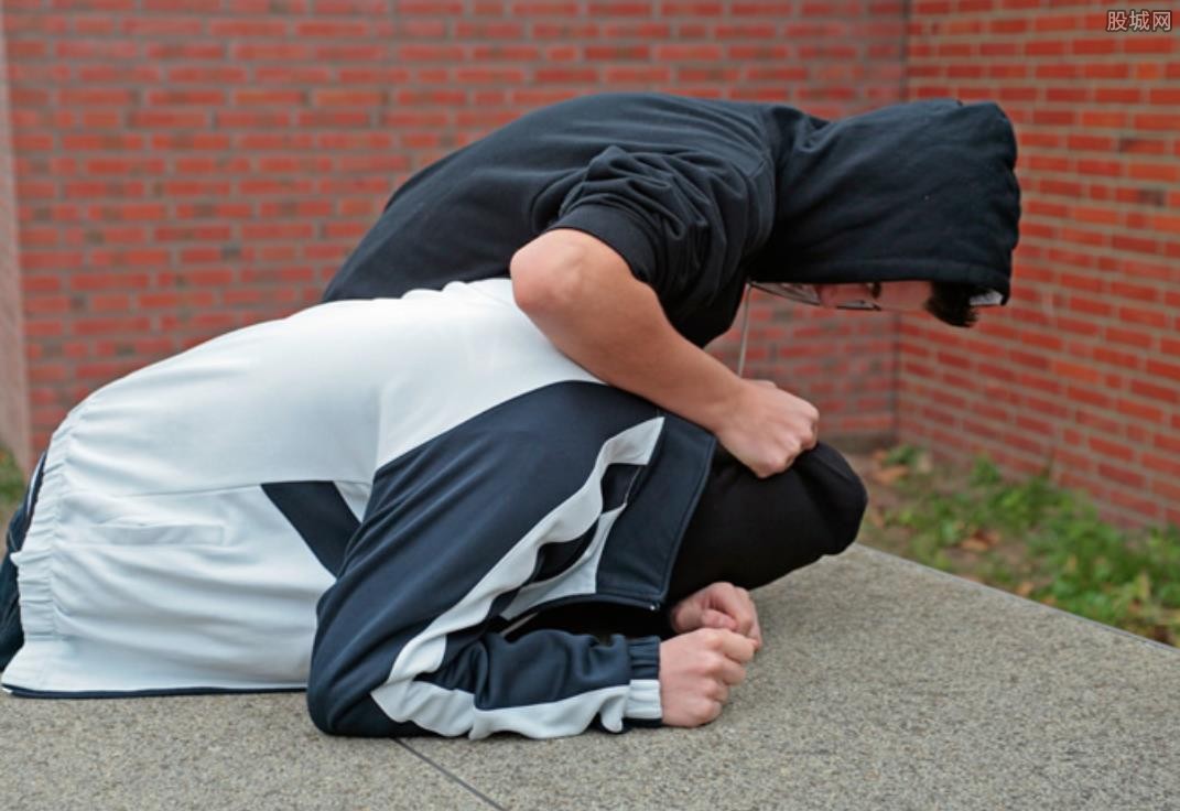 拳王泰森飞机上暴揍醉酒男 反复骚扰最终自讨苦吃